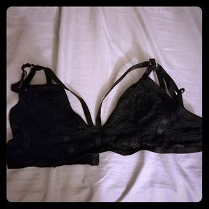 Modcloth
Convergence of Chic Bralette in Midnight
